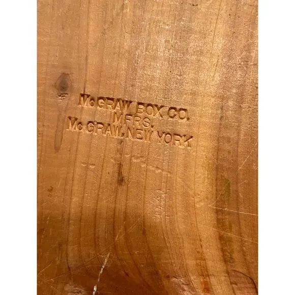 Vintage McGraw Box Company jewelry box, treasure chest w/ mirror blue lining - Picture 6 of 7